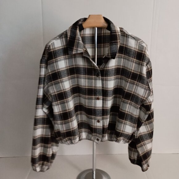 Hesperus Cropped Flannel Plaid Oversized Shirt Black Tan White Women’s Size L - Picture 15 of 16